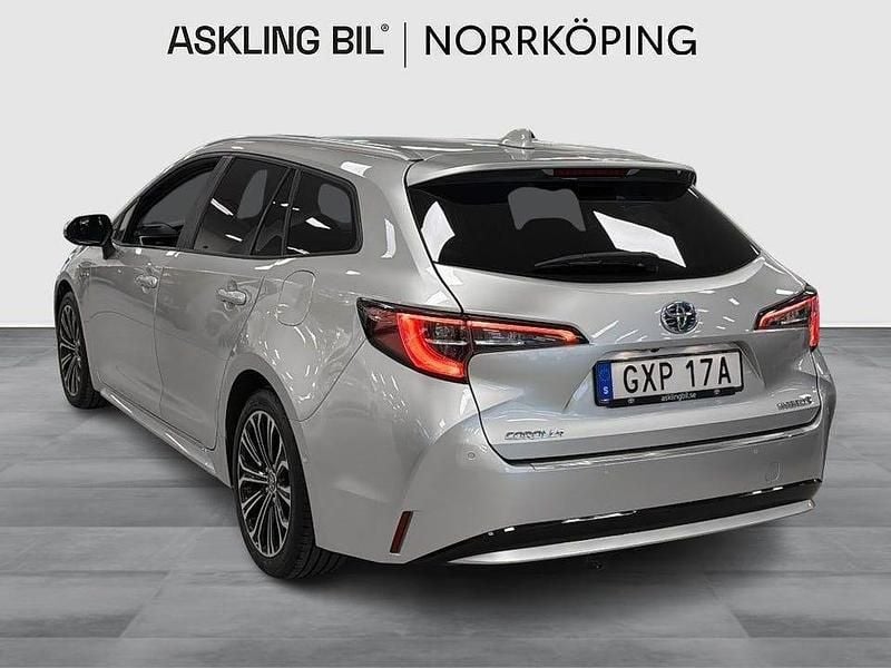 Begagnad Toyota Corolla Style 122 HK (89 kW) 2019 Silver Kombi