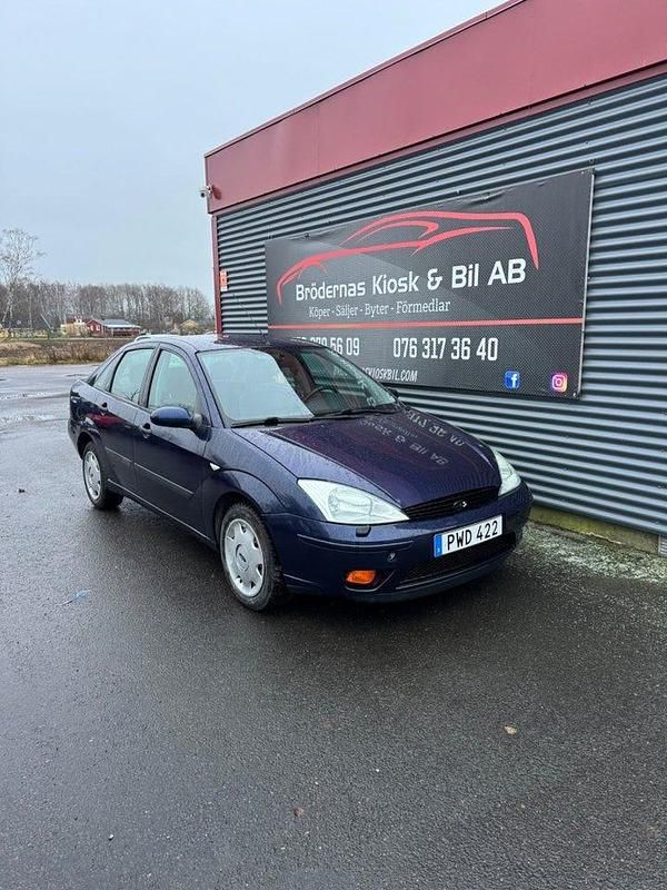 Blå Begagnad 1999 Ford Focus Sedan | 23 900 kr - Bild 1/4