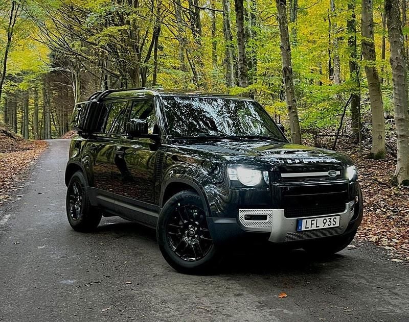Svart Begagnad 2020 Land Rover Defender SUV | 589 000 kr - Bild 1/4