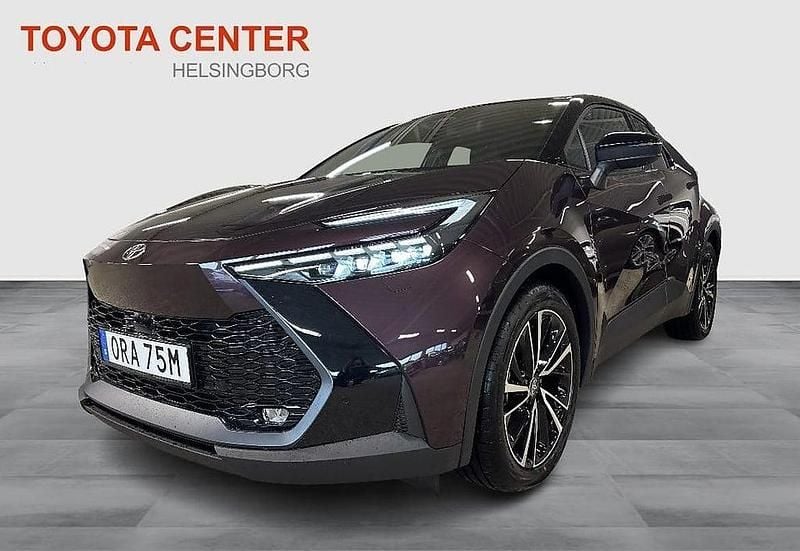 Lila Begagnad 2023 Toyota C-HR Executive SUV | 460 900 kr (Marknadspris) - Bild 1/4