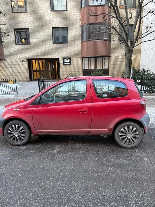 Begagnad 2001 Toyota Yaris Halvkombi | 22 500 kr (Marknadspris) - Bild 1/4