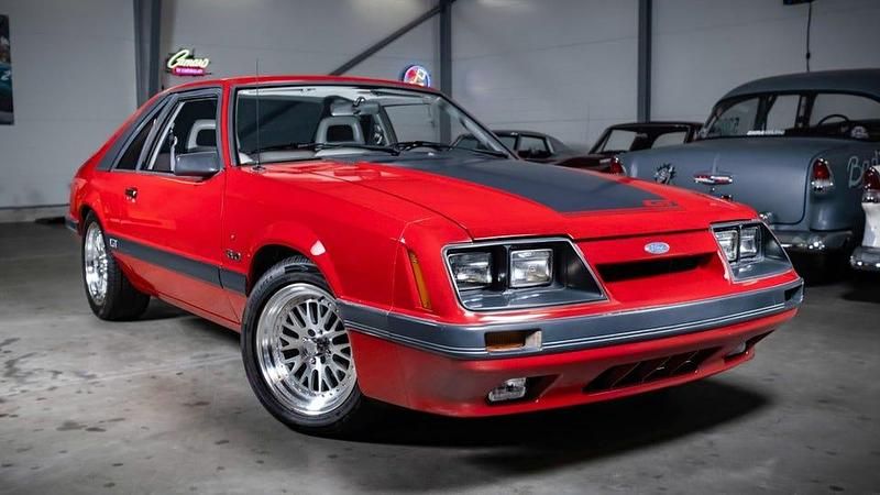 Jalapino red Begagnad 1985 Ford Mustang GT Fastback Sportkupé | 279 000 kr - Bild 1/4