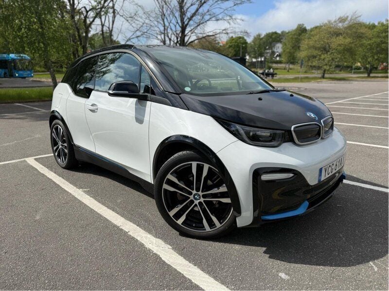 Vit Begagnad 2021 BMW i3 Comfort Edition Halvkombi | 215 000 kr (Marknadspris) - Bild 1/4