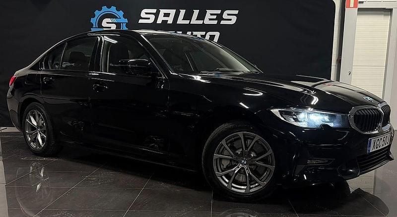 Svart Begagnad 2020 BMW 330e Sport Line Sedan | 269 900 kr (Bra pris) - Bild 1/4