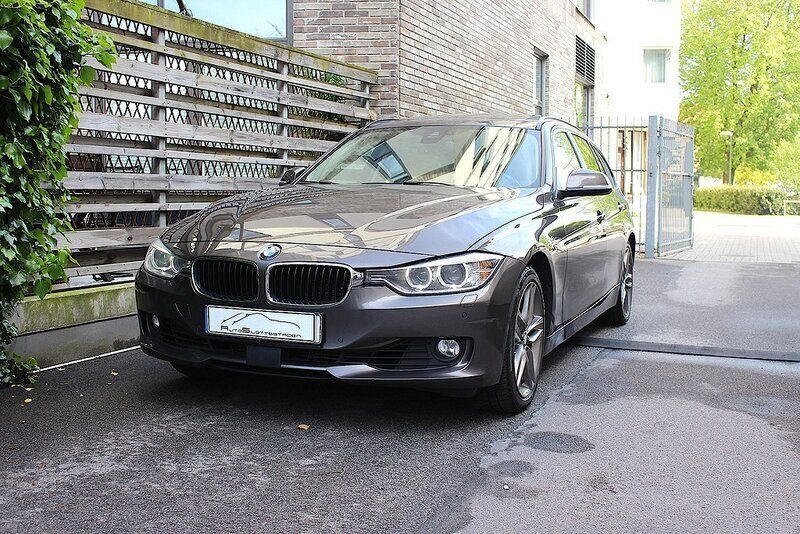 Mörkbrun (havanna metallic) Begagnad 2015 BMW 335 Comfort Edition Kombi | 219 900 kr (Dyr) - Bild 1/4