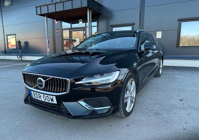 Svart Begagnad 2023 Volvo V60 Kombi | 275 000 kr - Bild 1/4
