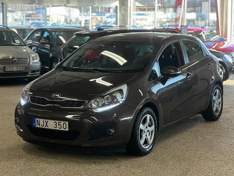 Begagnad Kia Rio 84 HK (61 kW) 2014 Brun Halvkombi