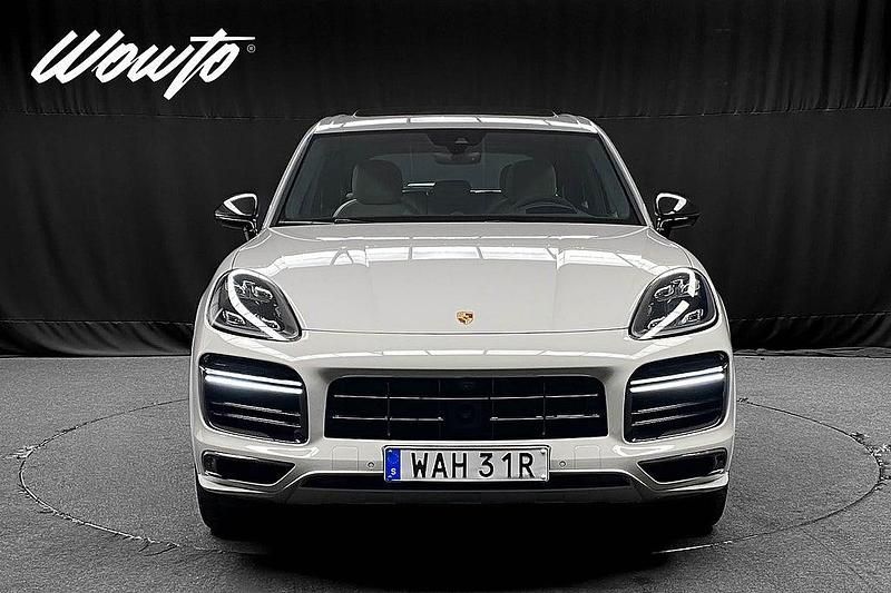 Begagnad Porsche Cayenne Turbo S 549 HK (403 kW) 2023 Ljusgrå SUV