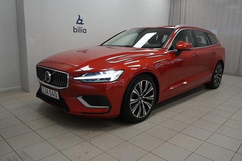Röd Begagnad 2022 Volvo V60 Core Kombi | 349 900 kr (Marknadspris) - Bild 1/3