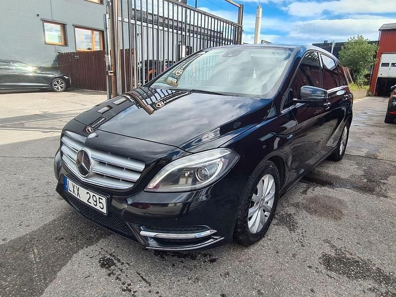 Svart Begagnad 2012 Mercedes B180 Minibuss | 59 900 kr (Superpris) - Bild 1/4