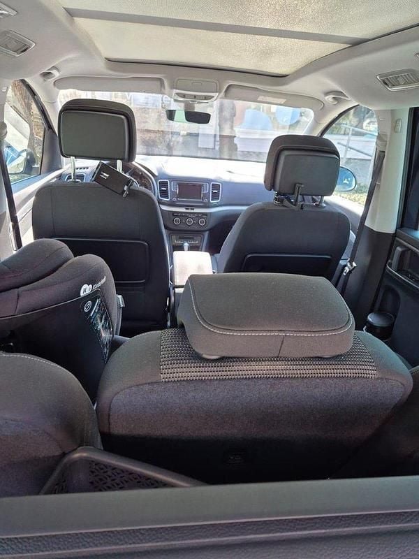 Svart Begagnad 2020 VW Sharan Minibuss | 329 000 kr (Lite dyr) - Bild 1/4