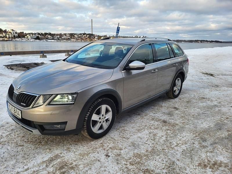 Begagnad 2018 Skoda Octavia Scout Kombi | 145 000 kr (Bra pris) - Bild 1/4
