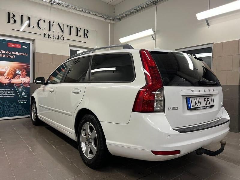 Begagnad Volvo V50 Momentum 109 HK (80 kW) 2010 Vit Kombi