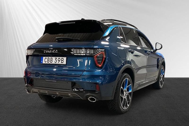 Begagnad Lynk & Co 01 264 HK (194 kW) 2023 Blå SUV