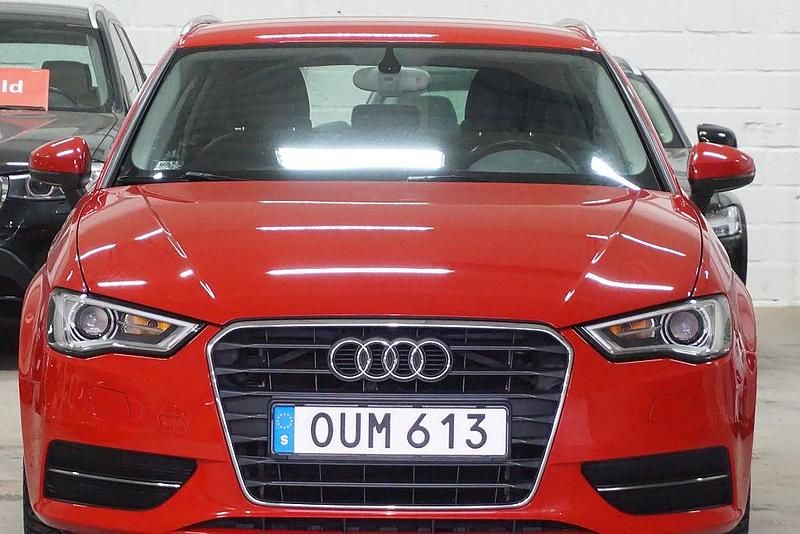 Begagnad Audi A3 Sportback 110 HK (80 kW) 2015 Röd Halvkombi
