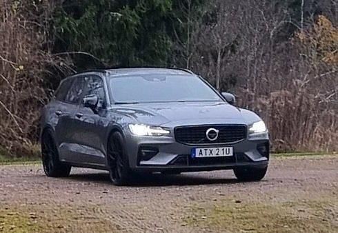 Grå Begagnad 2019 Volvo V60 R-Design Kombi | 319 000 kr (Marknadspris) - Bild 1/4