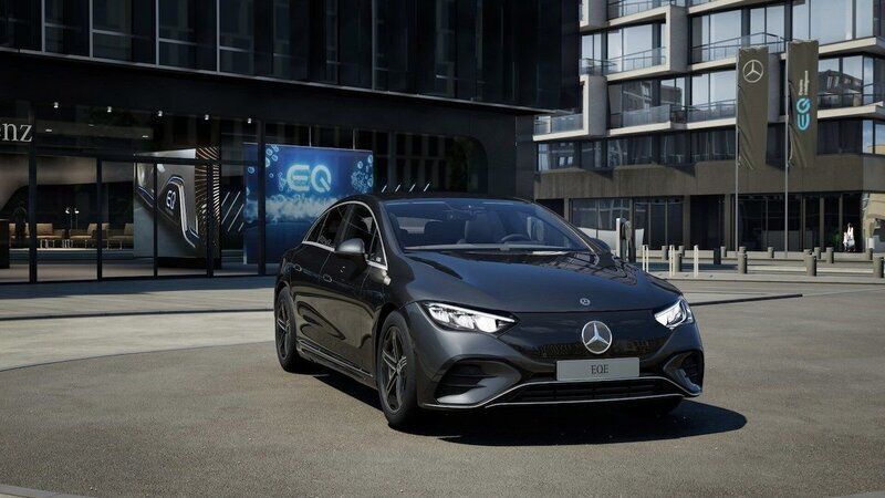 Grå Begagnad 2023 Mercedes EQE300 Sedan | 742 350 kr (Dyr) - Bild 1/4