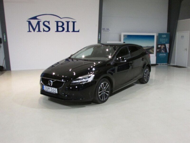 Svart Begagnad 2016 Volvo V40 Momentum Kombi | 159 900 kr (Lite dyr) - Bild 1/4