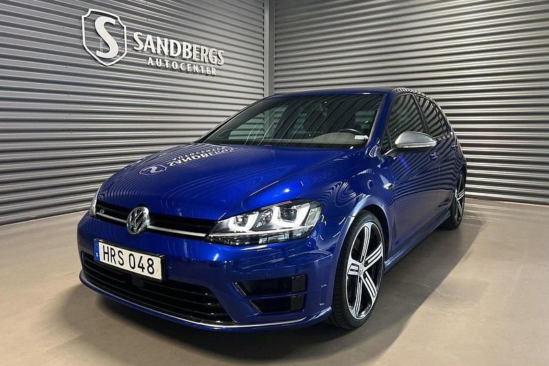 Blå Begagnad 2016 VW Golf VII R Halvkombi | 259 500 kr (Lite dyr) - Bild 1/4