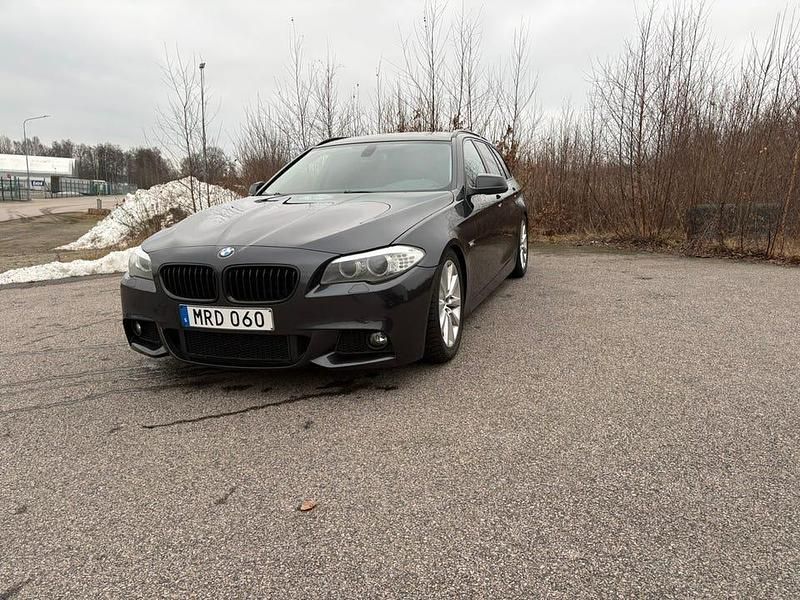 Begagnad 2011 BMW 520 Kombi | 72 500 kr - Bild 1/4