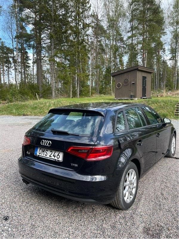 Svart Begagnad 2014 Audi A3 Sportback Attraction Halvkombi | 90 000 kr (Marknadspris) - Bild 1/2