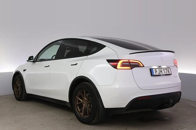 Begagnad Tesla Model Y Long Range AWD 378 kW (514 HK) 2023 Vit SUV