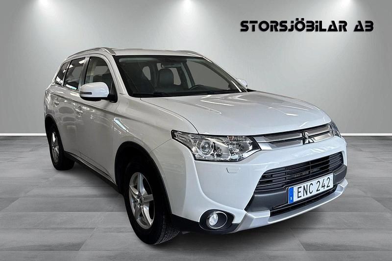 Vit Begagnad 2014 Mitsubishi Outlander SUV | 139 000 kr (Marknadspris) - Bild 1/4