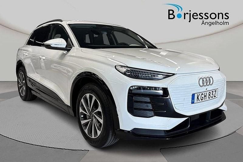 Vit Ny 2025 Audi Q6 e-tron Proline SUV | 777 800 kr (Superpris) - Bild 1/4