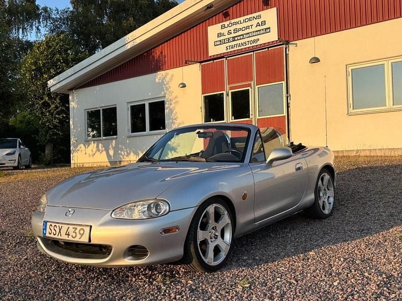Silver Begagnad 2004 Mazda MX5 Cab | 89 000 kr (Lite dyr) - Bild 1/4