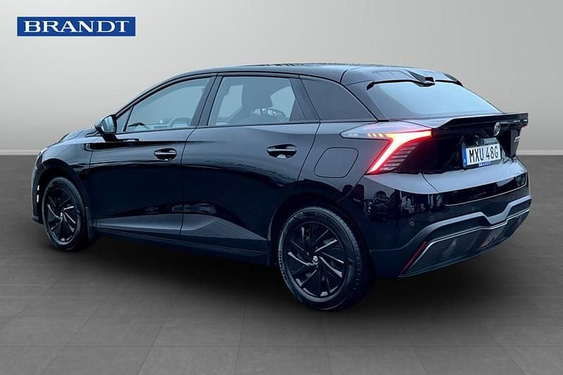 Begagnad MG MG4 EV 125 kW (171 HK) 2023 Svart Halvkombi