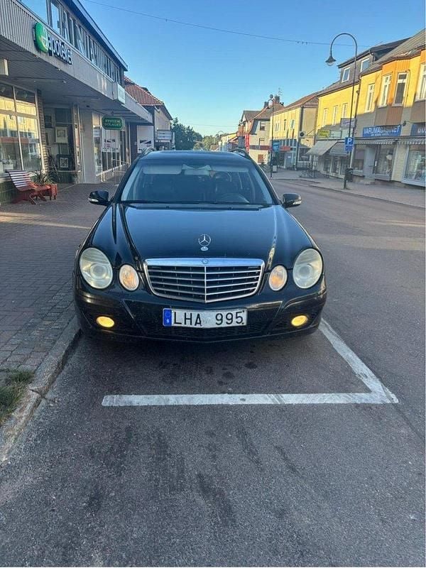 Svart Begagnad 2008 Mercedes E220 Classic Kombi | 50 000 kr (Marknadspris) - Bild 1/4