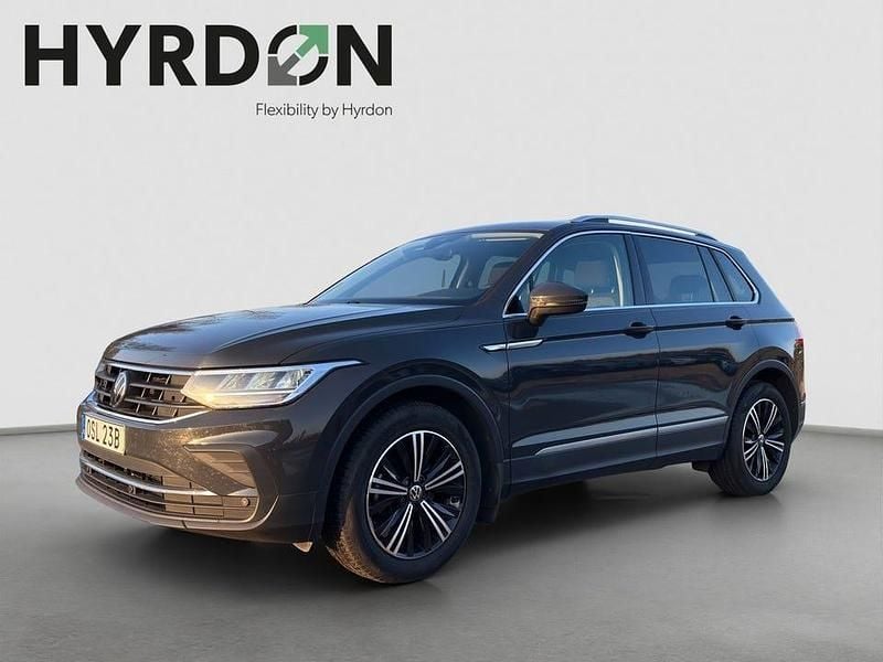 Grå Begagnad 2024 VW Tiguan SUV | 329 000 kr (Marknadspris) - Bild 1/4
