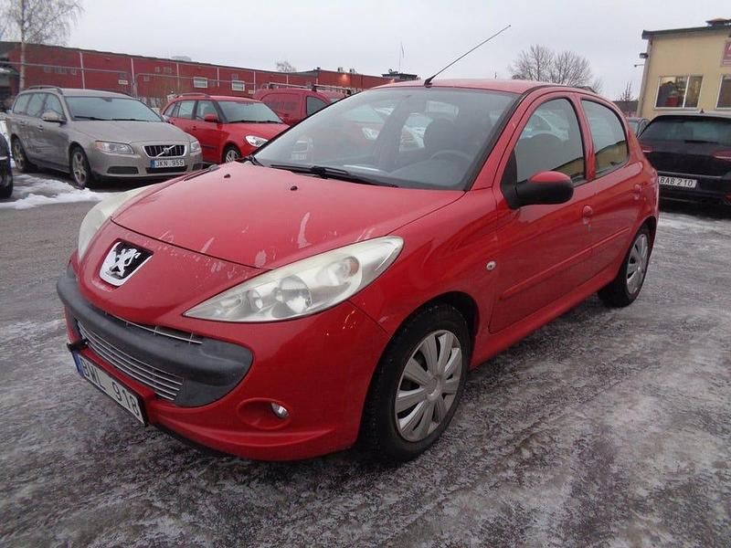 Begagnad Peugeot 206+ 75 HK (55 kW) 2010 Röd Halvkombi