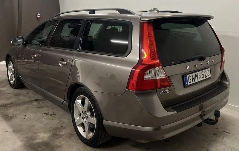 Begagnad Volvo V70 Momentum 200 HK (147 kW) 2008 Grå Kombi