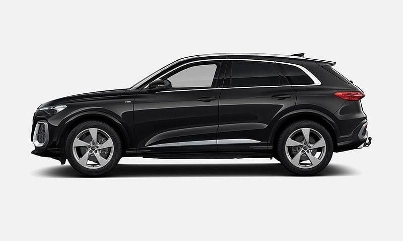 Ny Audi Q5 Sportback Design 204 HK (150 kW) 2025 Mytsvart metallic SUV
