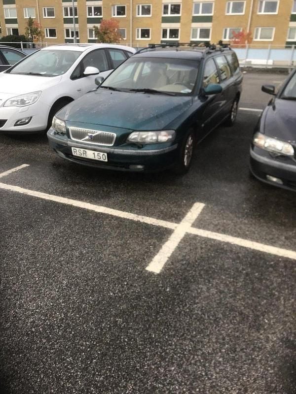 Grön Begagnad 2001 Volvo V70 Kombi | 6 800 kr (Superpris) - Bild 1/2