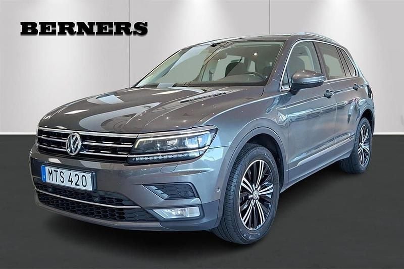 Silver Begagnad 2017 VW Tiguan Highline SUV | 189 900 kr (Bra pris) - Bild 1/4