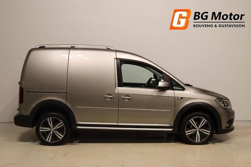 Begagnad VW Caddy 150 HK (110 kW) 2018 Brun Minibuss