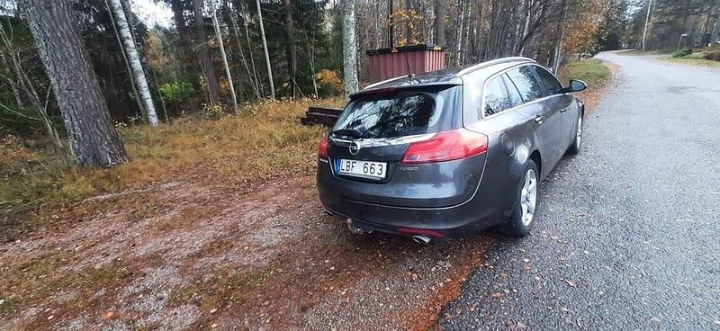 Begagnad Opel Insignia Edition 180 HK (132 kW) 2011 Grå Kombi