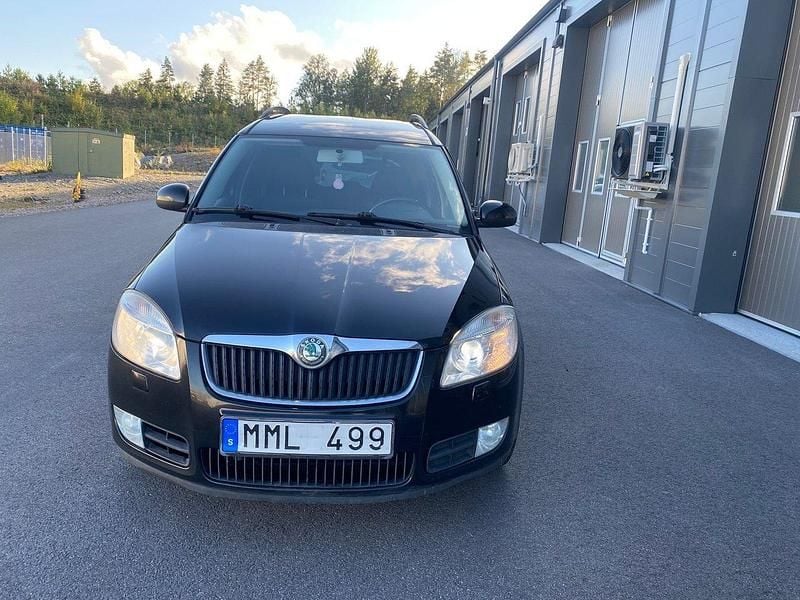 Svart Begagnad 2007 Skoda Roomster Sport Kombi | 20 000 kr (Lite dyr) - Bild 1/4