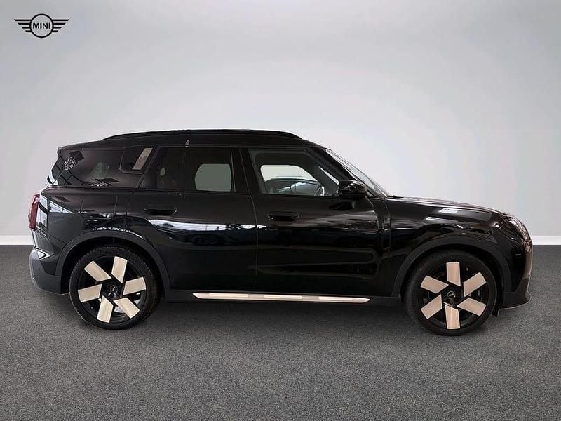 Begagnad Mini Countryman 152 kW (207 HK) 2024 Svart SUV