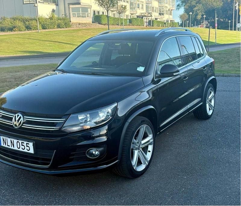 Svart Begagnad 2014 VW Tiguan Sportline SUV | 115 000 kr (Lite dyr) - Bild 1/4