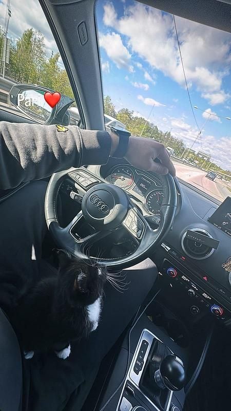 Vit Begagnad 2018 Audi A3 Sedan | 220 000 kr (Marknadspris) - Bild 1/4