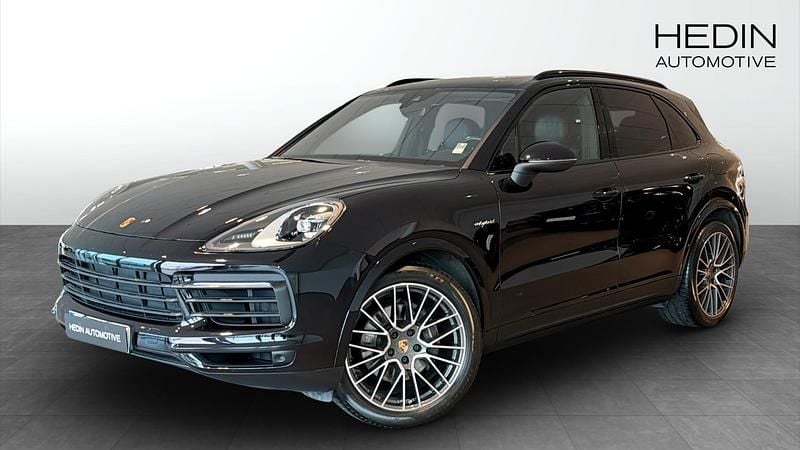 Svart (black) Begagnad 2021 Porsche Cayenne SUV | 769 700 kr (Marknadspris) - Bild 1/4