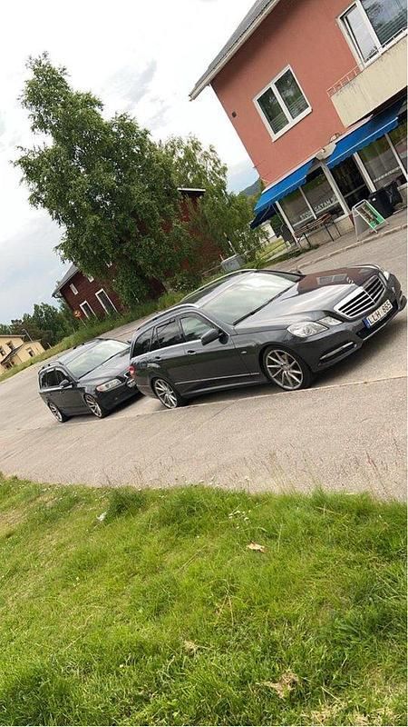 Grå Begagnad 2011 Mercedes E220 Avantgarde Kombi | 105 000 kr (Bra pris) - Bild 1/4