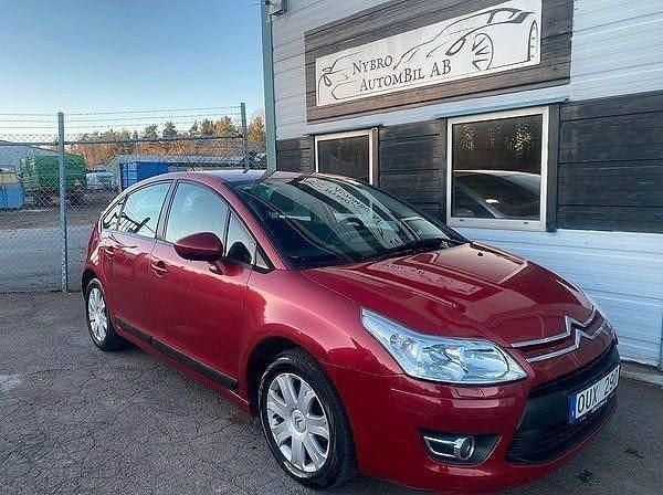 Röd Begagnad 2009 Citroën C4 Halvkombi | 34 900 kr (Marknadspris) - Bild 1/4