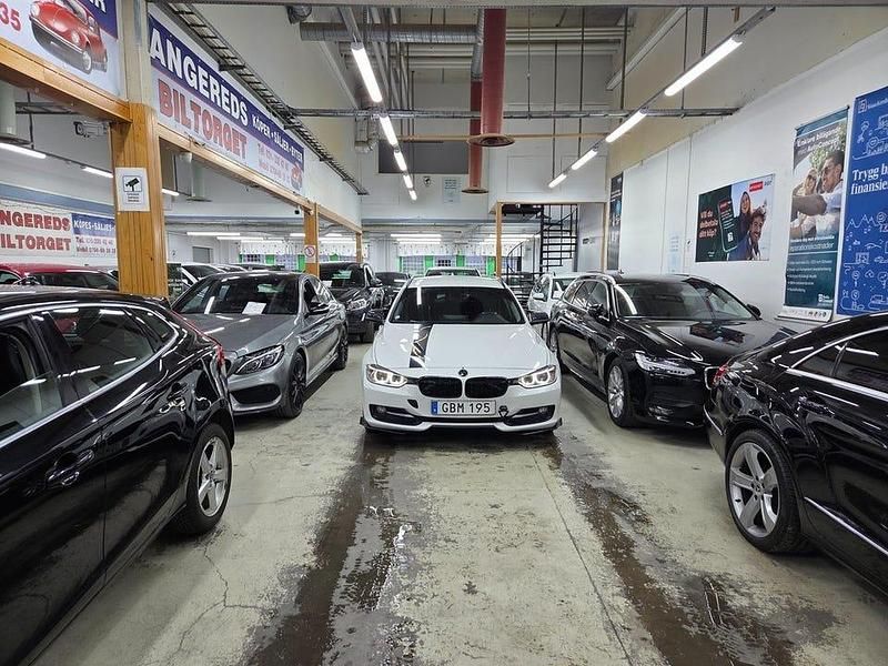 Begagnad BMW 320 Performance 184 HK (135 kW) 2015 Vit Kombi
