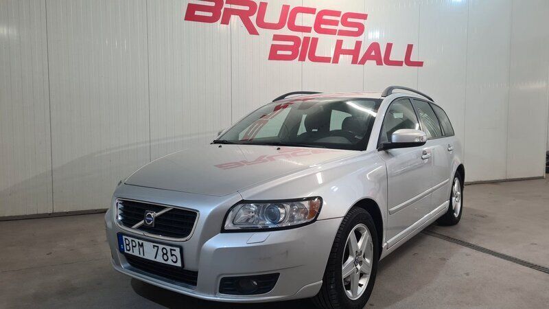 Ljusgrå Begagnad 2008 Volvo V50 Momentum Kombi | 76 900 kr (Lite dyr) - Bild 1/4