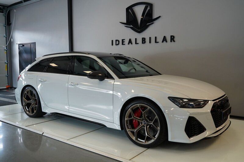 Glaciärvit metallic Begagnad 2024 Audi RS6 Performance Kombi | 1 749 900 kr - Bild 1/4