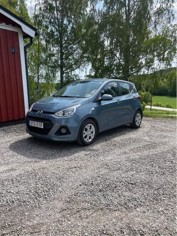 Blå Begagnad 2015 Hyundai i10 Comfort Halvkombi | 109 900 kr (Lite dyr) - Bild 1/4